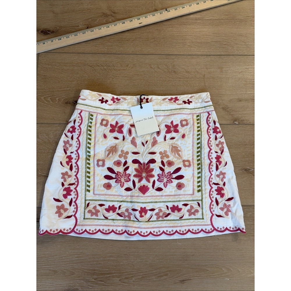 Jacquie the Label Beige Floral Embroidered Scalloped Mini Skirt Size Medium